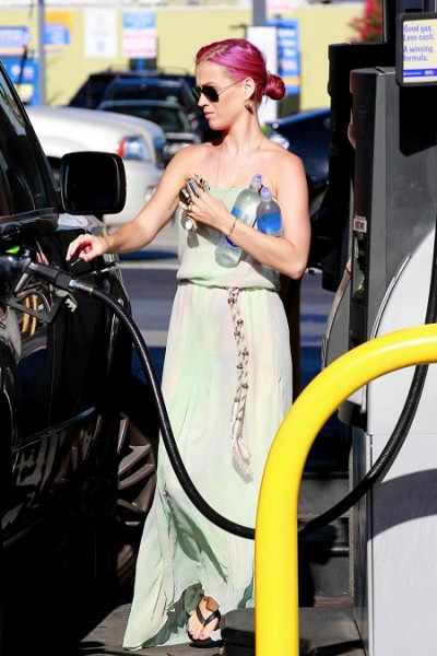 Katy Perry Drives A Range Rover